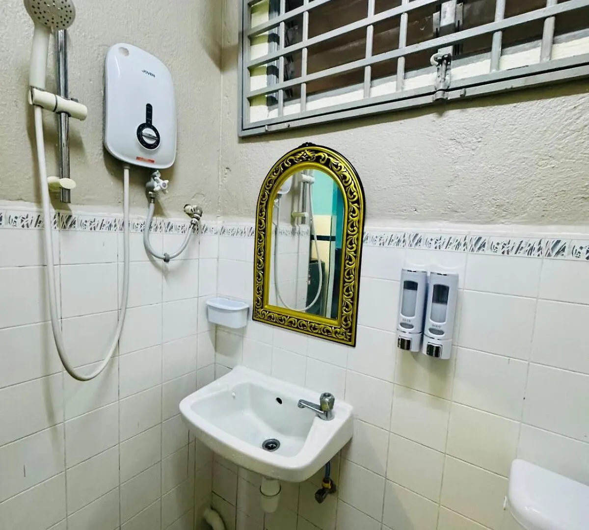 ゲルゴル1Br 3Pax Near Usm Netflixアパートメント 0*, ゲルゴル